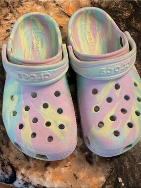 CROCS Kids Pastel Tie-Dye Clogs in Pink, Blue & Cream